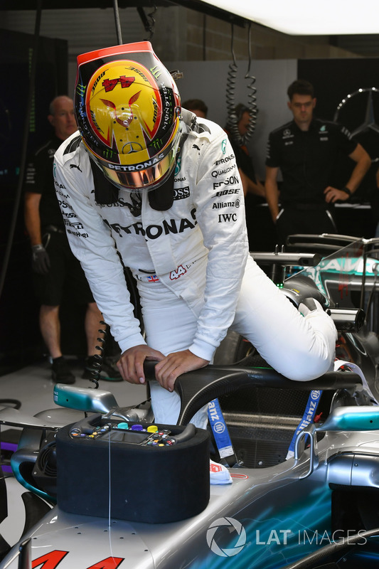 Lewis Hamilton, Mercedes-Benz F1 W08 with halo