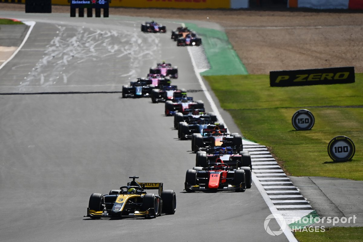 Guanyu Zhou, UNI-Virtuosi, leads Nobuharu Matsushita, MP Motorsport