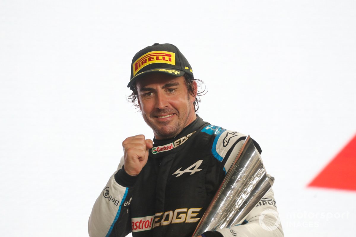 Fernando Alonso, Alpine F1, 3rd position, with his trophy