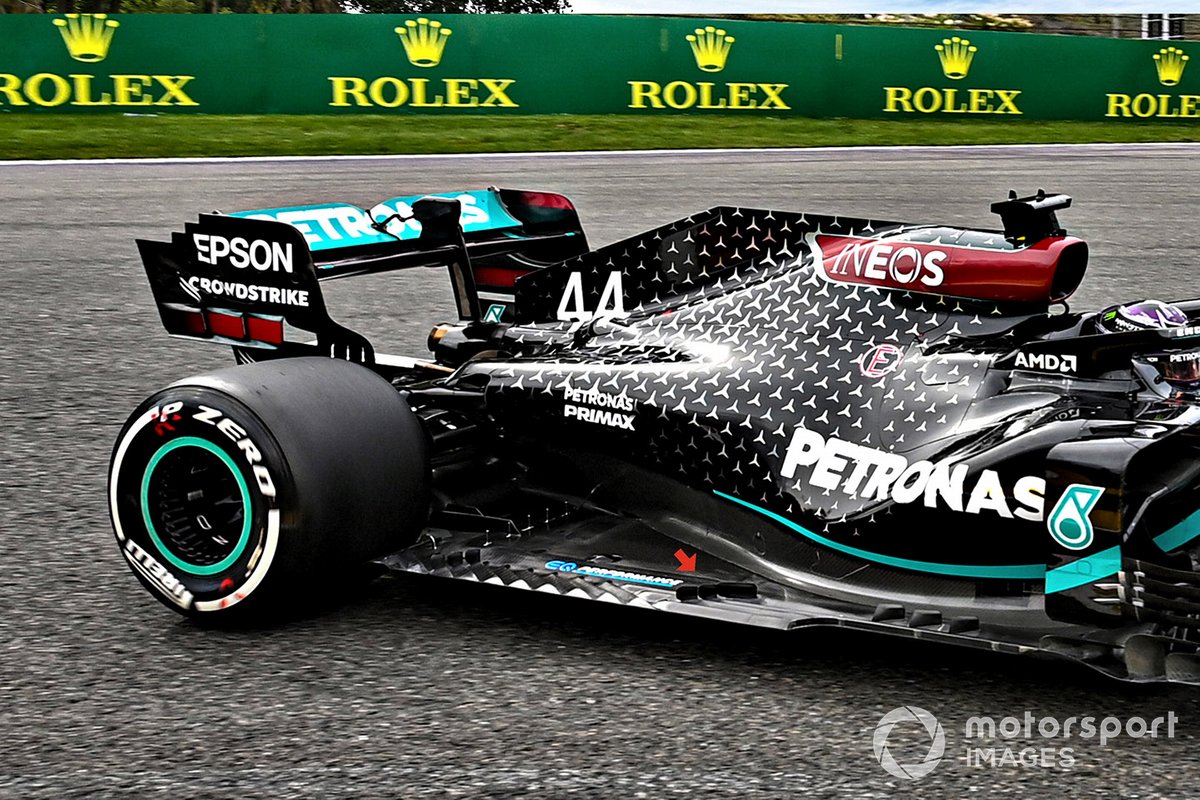 Вертикальные элементы на днище Mercedes F1 W11