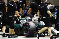 Valtteri Bottas, Mercedes AMG F1 W08, pit stop action