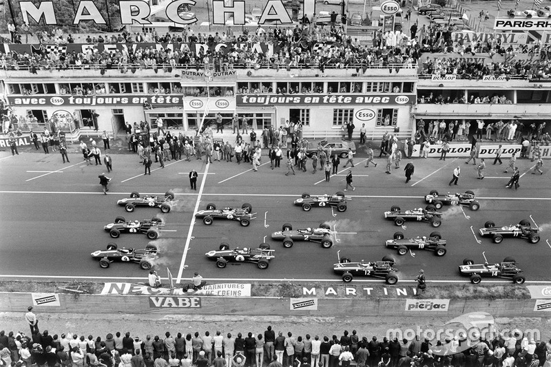 Arrancada: Graham Hill, Team Lotus 49 Ford Cosworth, Jack Brabham, Brabham BT24 Repco, Dan Gurney, Eagle T1G-Weslake, Jim Clark, Team Lotus 49 Ford Cosworth, Bruce McLaren Eagle T1G-Weslake, Denny Hulme, Brabham BT24 Repco, Chris Amon, Ferrari 312, Jochen