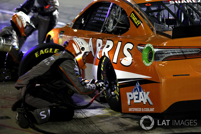 Pit stop, Daniel Suárez, Joe Gibbs Racing Toyota Camry