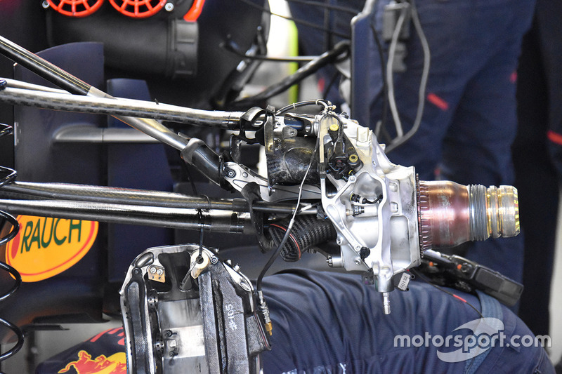 Red Bull Racing RB13 ön süspansiyon