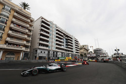 Lewis Hamilton, Mercedes AMG F1 W09, leads Sebastian Vettel, Ferrari SF71H and Valtteri Bottas, Mercedes AMG F1 W09