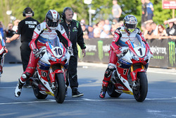 Conor Cummins, Honda, John McGuinness, Honda