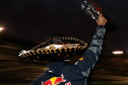 Daniel Ricciardo, Red Bull Racing, viert zijn derde plaats in Mexico