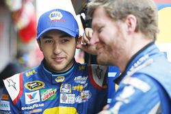 Chase Elliott, Hendrick Motorsports Chevrolet, Dale Earnhardt Jr., Hendrick Motorsports Chevrolet