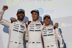 Podium: Winnaars #1 Porsche Team Porsche 919 Hybrid: Mark Webber, Brendon Hartley, Timo Bernhard