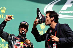 Podium: 2. Daniel Ricciardo, Red Bull Racing, mit Mark Webber