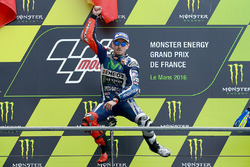 Подіум: переможець гонки Хорхе Лоренсо, Yamaha Factory Racing