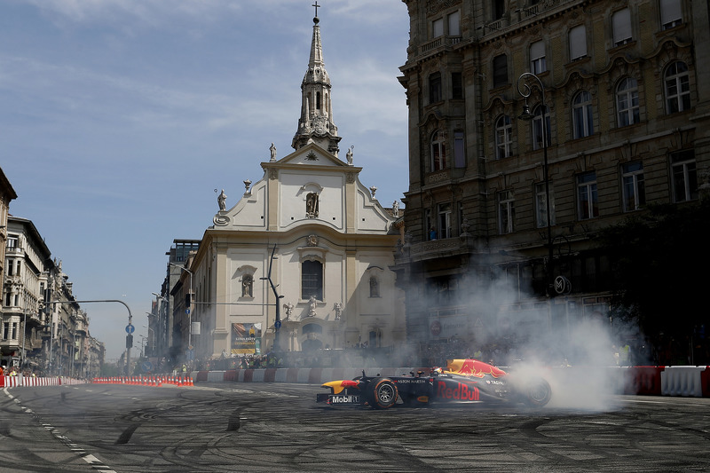 Max Verstappen, Red Bull Racing, за кермом