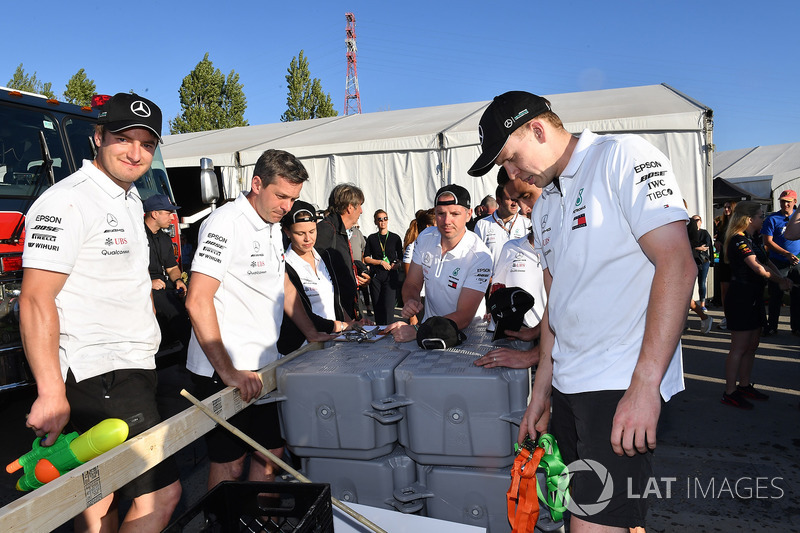 Mercedes AMG F1 at the raft race