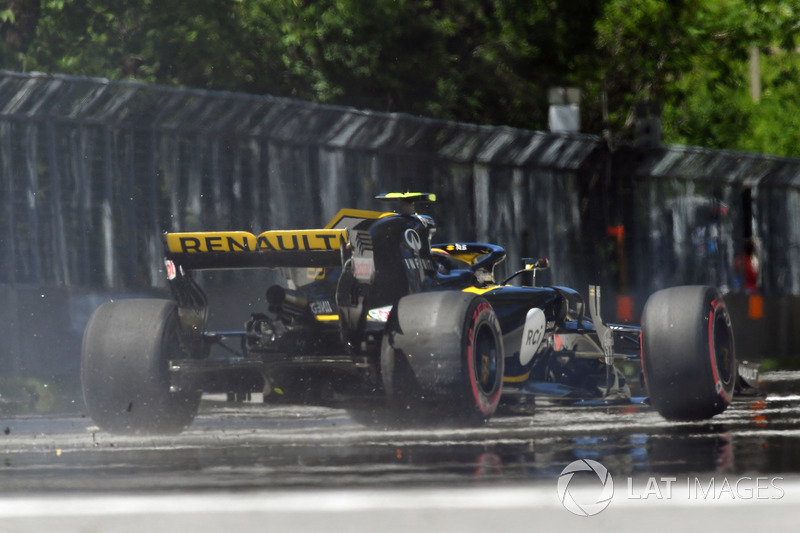 Carlos Sainz Jr., Renault Sport F1 Team R.S. 18 pega contra el muro en la PL2