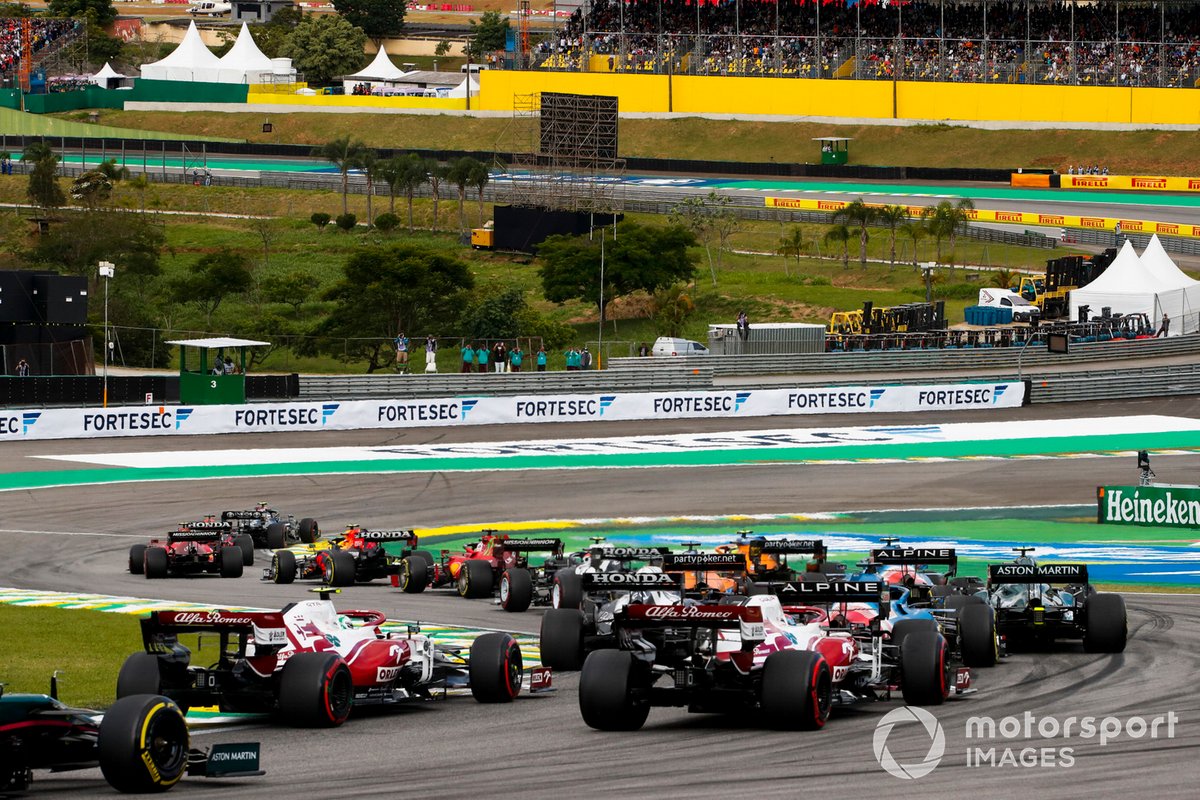 Antonio Giovinazzi, Alfa Romeo Racing C41, and Kimi Raikkonen, Alfa Romeo Racing C41, chase the pack at the start