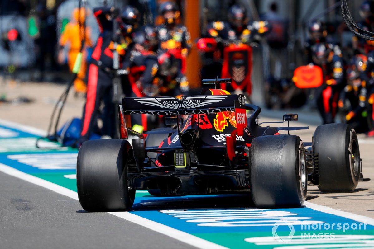 Макс Ферстаппен, Red Bull RB16, заезжает на пит-стоп