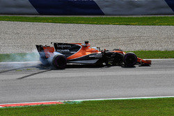 Fernando Alonso, McLaren MCL32 spins into the gravel
