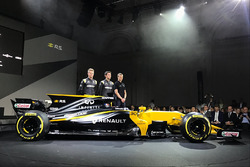 Renault Sport F1 Team rijders Nico Hülkenberg, Jolyon Palmer, derde rijder Sergey Sirotkin met Renau