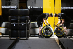Renault Sport F1 Team mechanic with Pirelli tyres