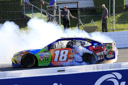Yarış galibi Kyle Busch, Joe Gibbs Racing Toyota