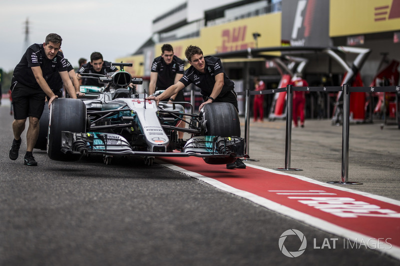 Механіки Mercedes AMG F1, Mercedes-Benz F1 W08