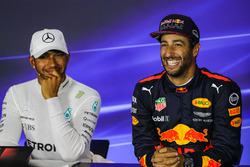 Daniel Ricciardo, Red Bull Racing and pole sitter Lewis Hamilton, Mercedes AMG F1 in the Press Confe