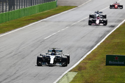 Valtteri Bottas, Mercedes AMG F1 W08, Esteban Ocon, Sahara Force India F1 VJM10