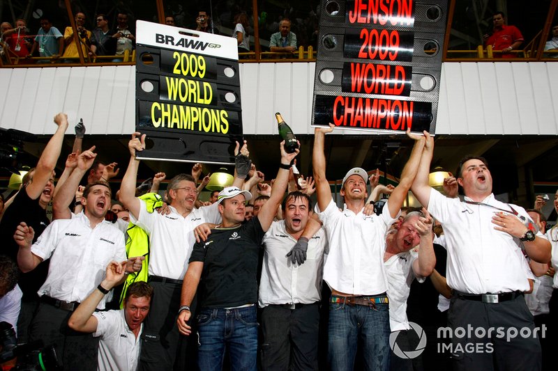 Rubens Barrichello, Jenson Button and the Brawn GP team celebrate