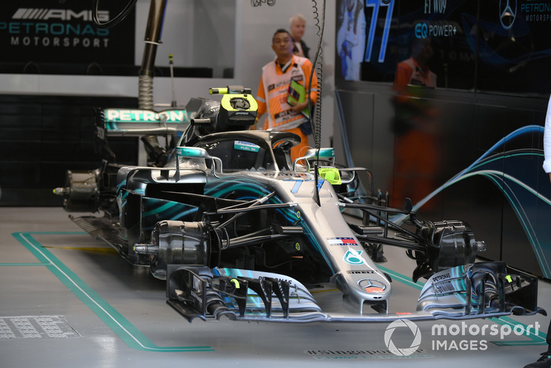 Mercedes AMG F1 W09 EQ Power+, nel garage