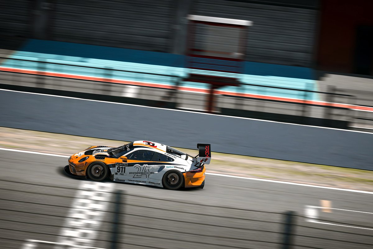 De Porsche GT3 R van Max Verstappen, Jeff Giassi, Gianni Vecchio, Porsche 911 GT3.