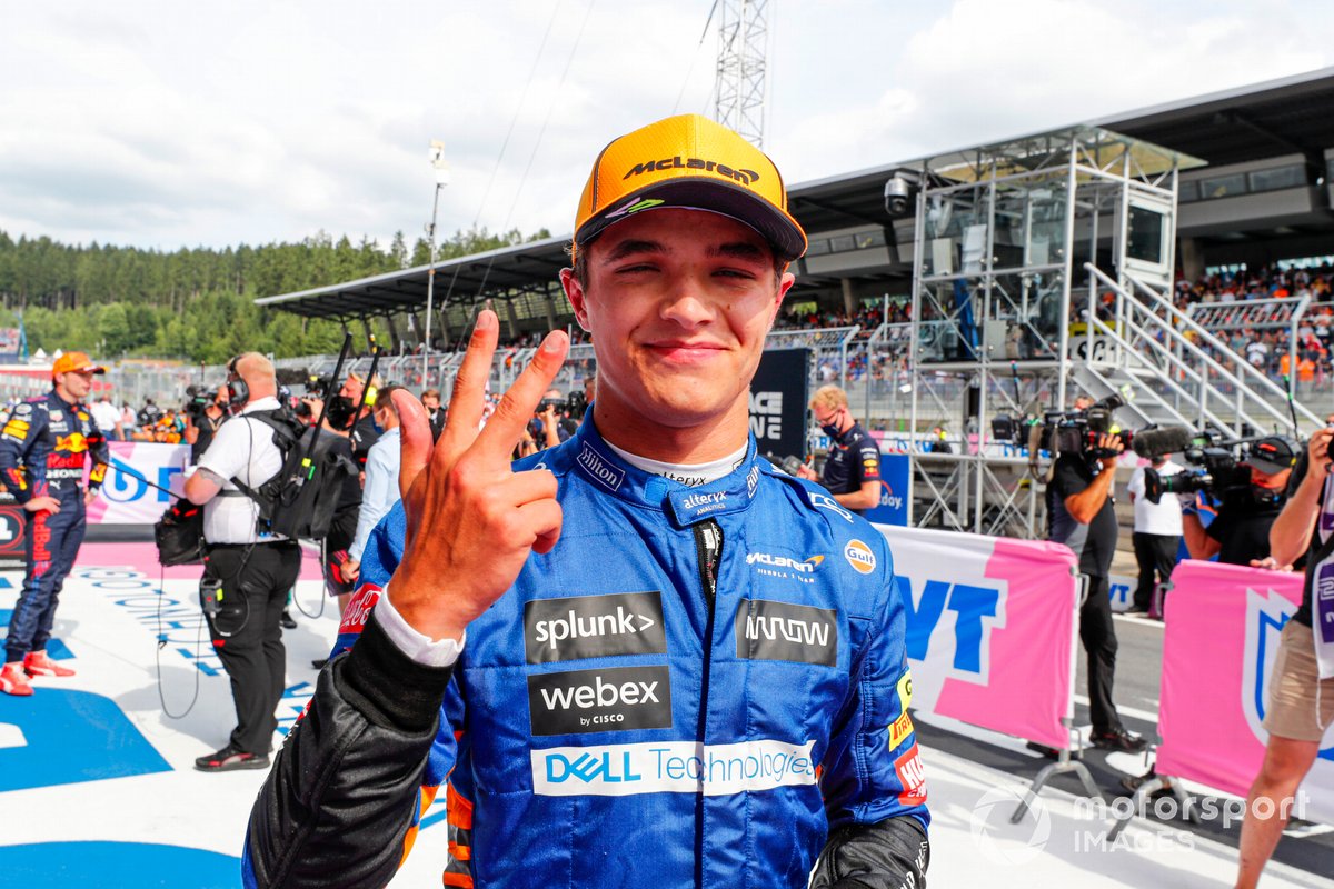 Lando Norris, McLaren, celebra su tercera posición.
