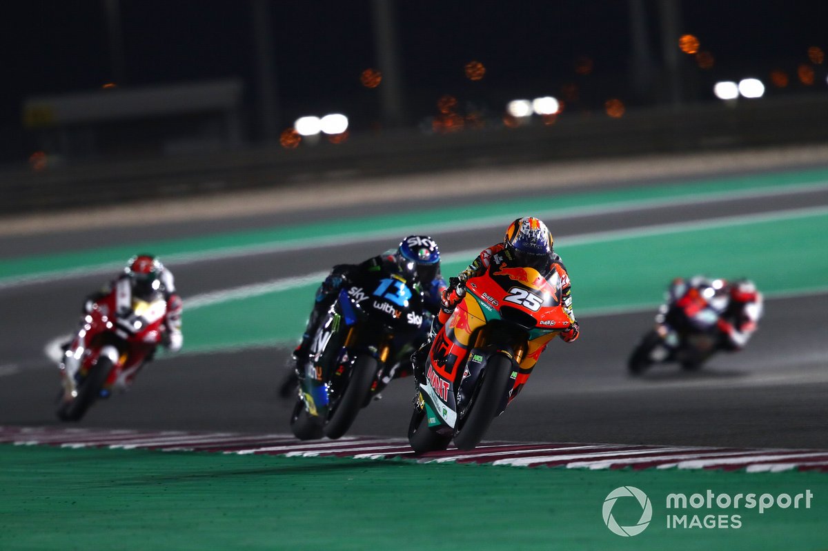 Pembalap Red Bull KTM Ajo, Raul Fernandez, saat menjalani simulasi balapan dalam tes pramusim Moto2 2021 di Qatar.