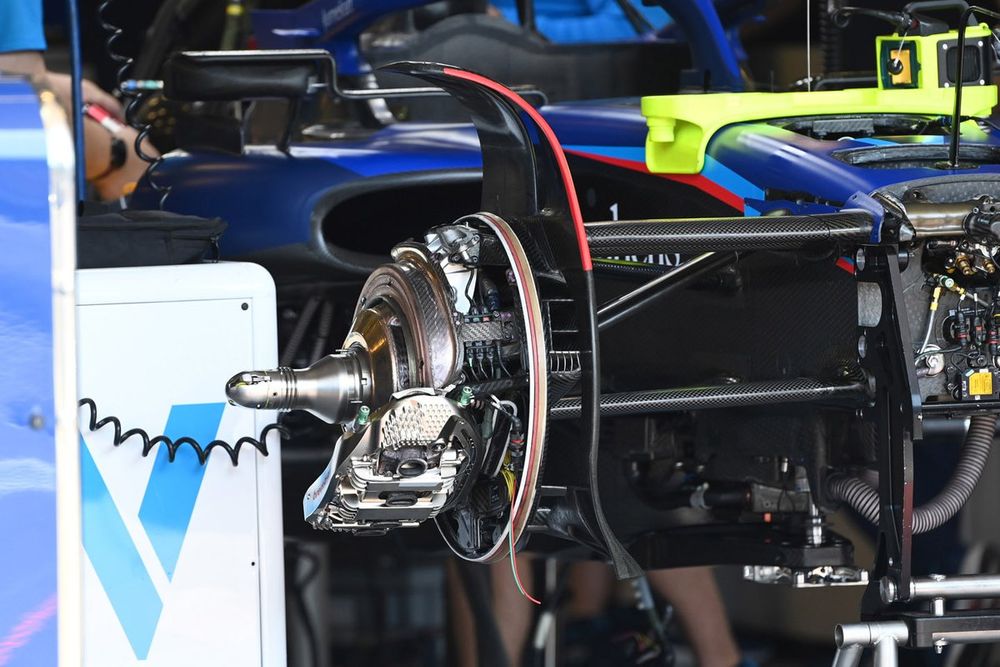 Detalles del caliper del freno delantero del Williams FW45