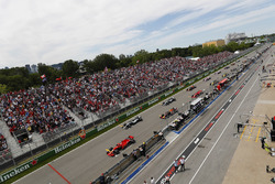 Себастьян Феттель, Ferrari SF71H, Валттери Боттас, Mercedes AMG F1 W09, и Макс Ферстаппен, Red Bull Racing RB14, Льюис Хэмилтон, Mercedes AMG F1 W09, Кими Райкконен, Ferrari SF71H, Даниэль Риккардо, Red Bull Racing RB14
