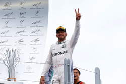 Racewinnaar Lewis Hamilton, Mercedes AMG F1 viert feest op het podium