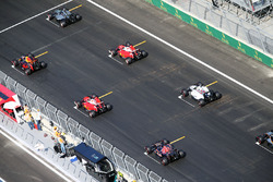 Nico Rosberg, Mercedes AMG F1 W07 Hybrid on pole at the start of the race