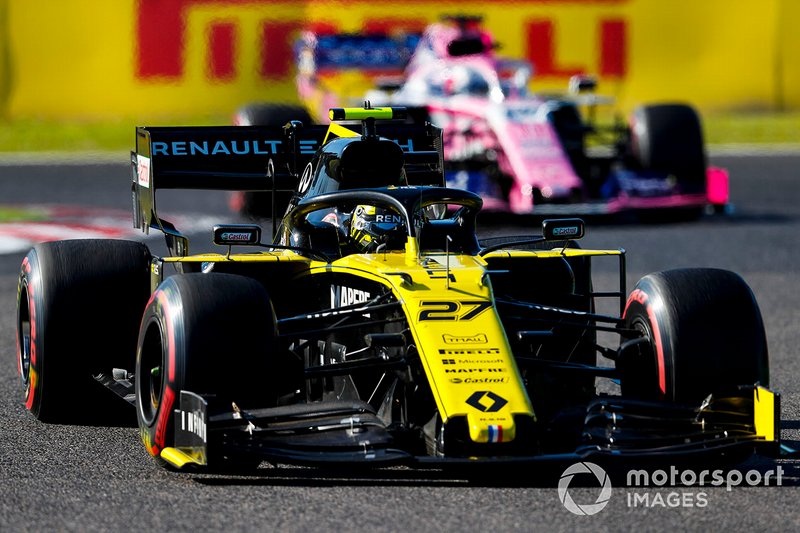 Nico Hulkenberg, Renault F1 Team R.S. 19, leads Sergio Perez, Racing Point RP19
