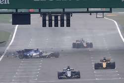 Antonio Giovinazzi, Sauber C36, kaza yapıyor