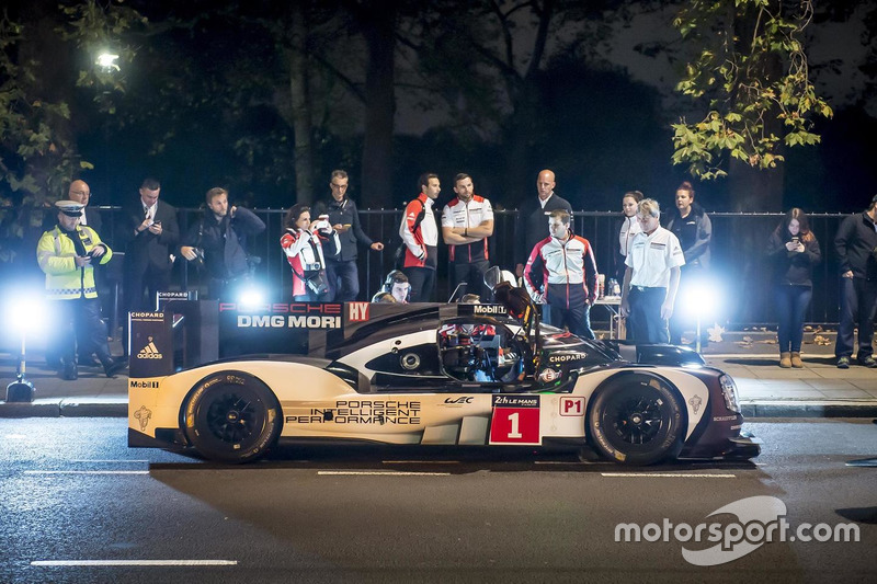 Марк Веббер на Porsche 919 Hybrid LMP1 в Лондоні