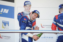 Podium: winnaar Matevos Isaakyan, SMP Racing; tweede Egor Orudzhev, Arden Motorsport; derde Matthieu