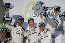 Podium: Racewinnaars #1 Porsche Team Porsche 919 Hybrid: Timo Bernhard, Mark Webber, Brendon Hartley