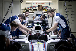 Williams engineers work on the car of Felipe Massa, Williams FW40