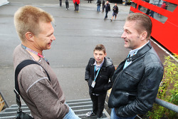 Mika Salo mit Jos Verstappen und dessen Sohn Max Verstappen