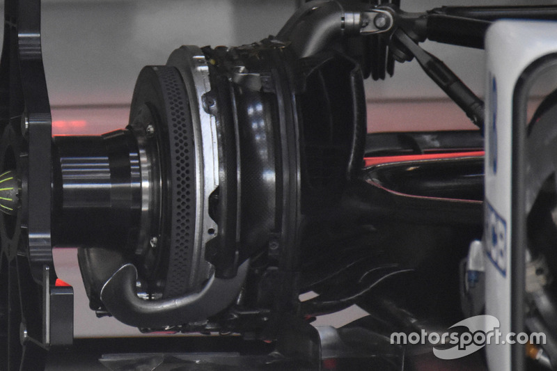 Williams FW40, rear suspension