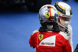 Себастьян Феттель, Scuderia Ferrari SF16-H та Льюїс Хемілтон, Mercedes AMG F1 W07