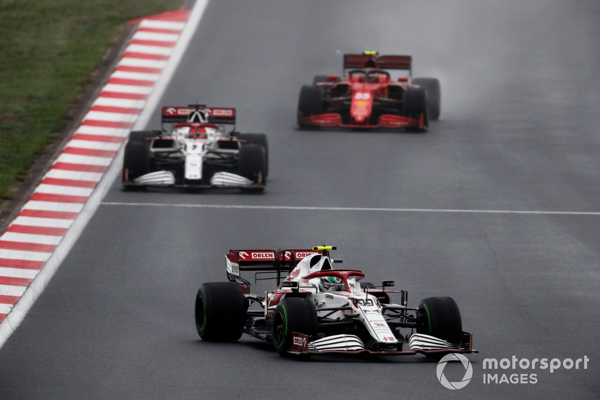 Antonio Giovinazzi, Alfa Romeo Racing C41, Kimi Raikkonen, Alfa Romeo Racing C41, and Carlos Sainz Jr., Ferrari SF21