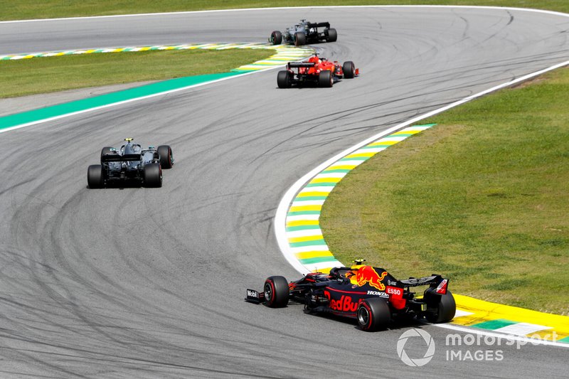 Lewis Hamilton, Mercedes AMG F1 W10, devant Sebastian Vettel, Ferrari SF90, Valtteri Bottas, Mercedes AMG W10, et Alexander Albon, Red Bull RB15