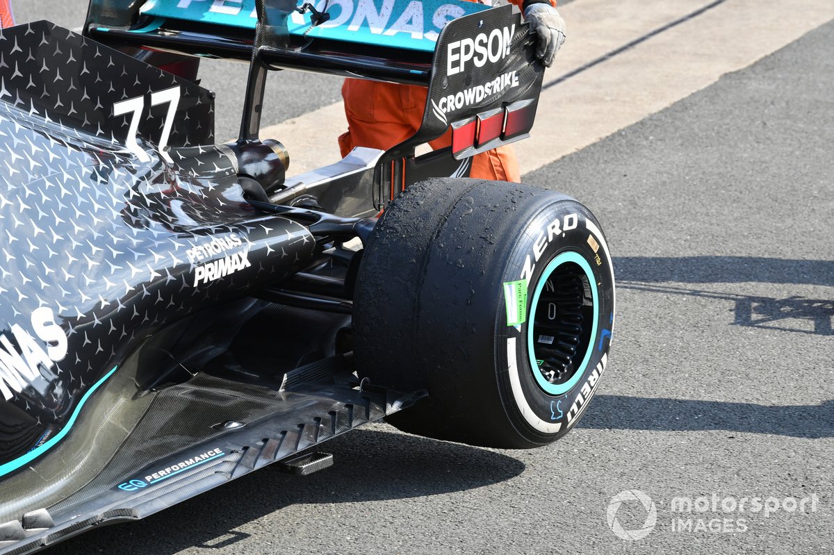 Изношенная резина на Mercedes F1 W11 Валттери Боттаса