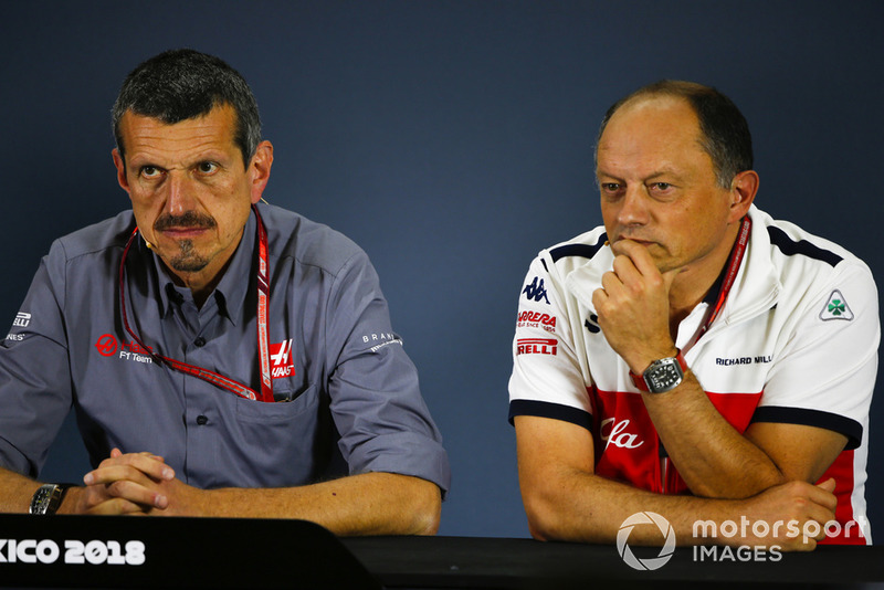 Guenther Steiner, Team Principal Haas, e Frederic Vasseur collega Alfa Romeo Sauber