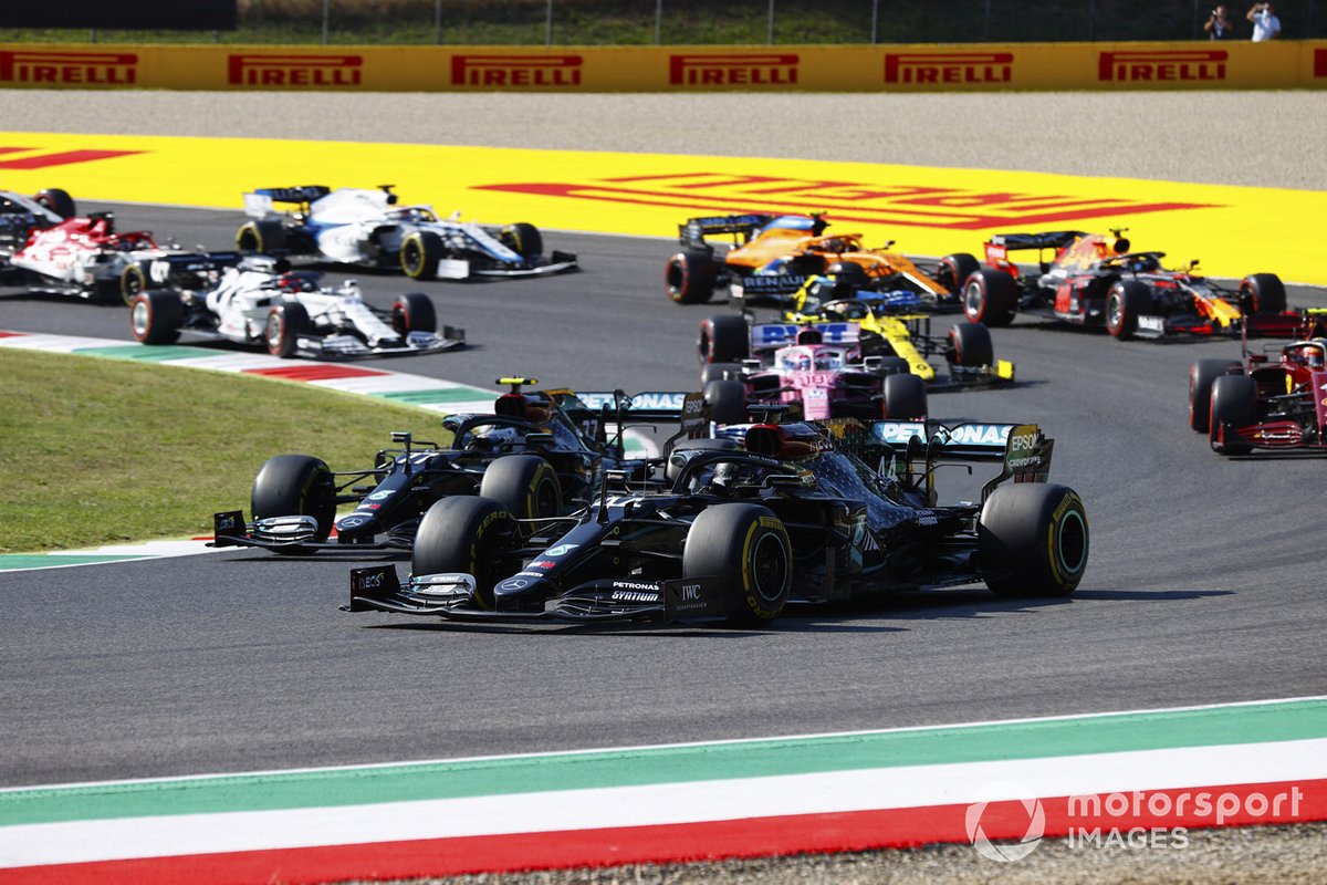 Lewis Hamilton, Mercedes F1 W11, Valtteri Bottas, Mercedes F1 W11 Lance Stroll, Racing Point RP20, Charles Leclerc, Ferrari SF1000, Daniel Ricciardo, Renault F1 Team R.S.20 and the rest of the pack at the restart